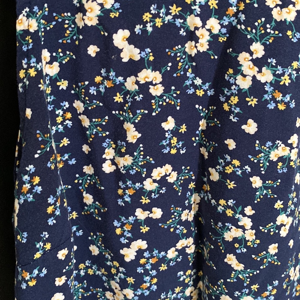 Small floral tank - Picture 2 of 2